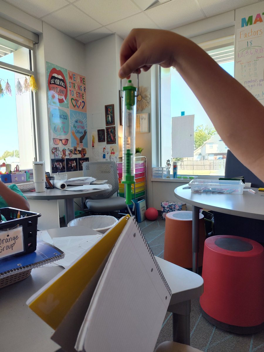 HTuerck's tweet image. Learning how to read a spring scale! #SheffieldSHINES @sheffield