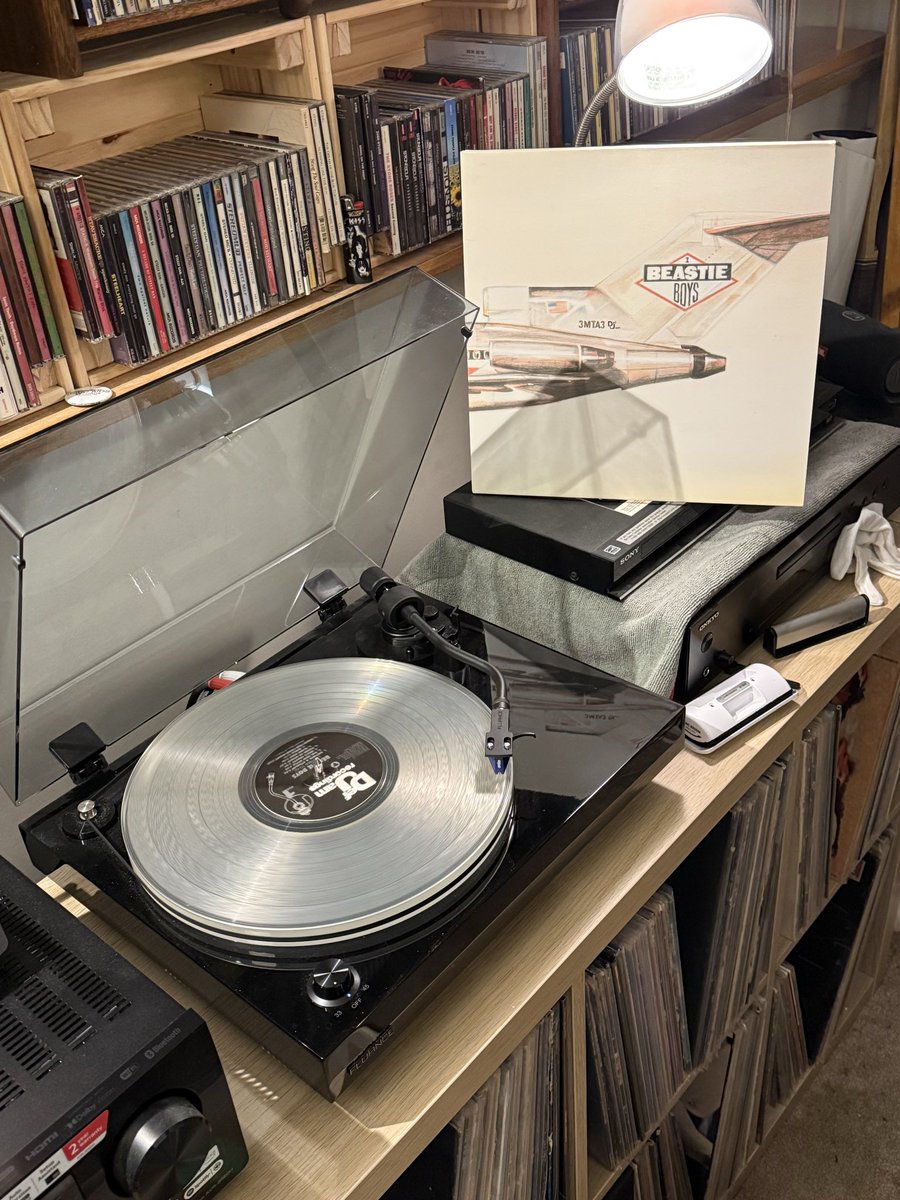 MusicManJ70's tweet photo. Beastie Boys - Licensed To Ill This clear pressing looks cool & sounds great! #lp #lpcollection @beastieboys #vinylcollection #vinylcommunity #recordsforlife #physicalmusic https://t.co/Erw6xlme6q