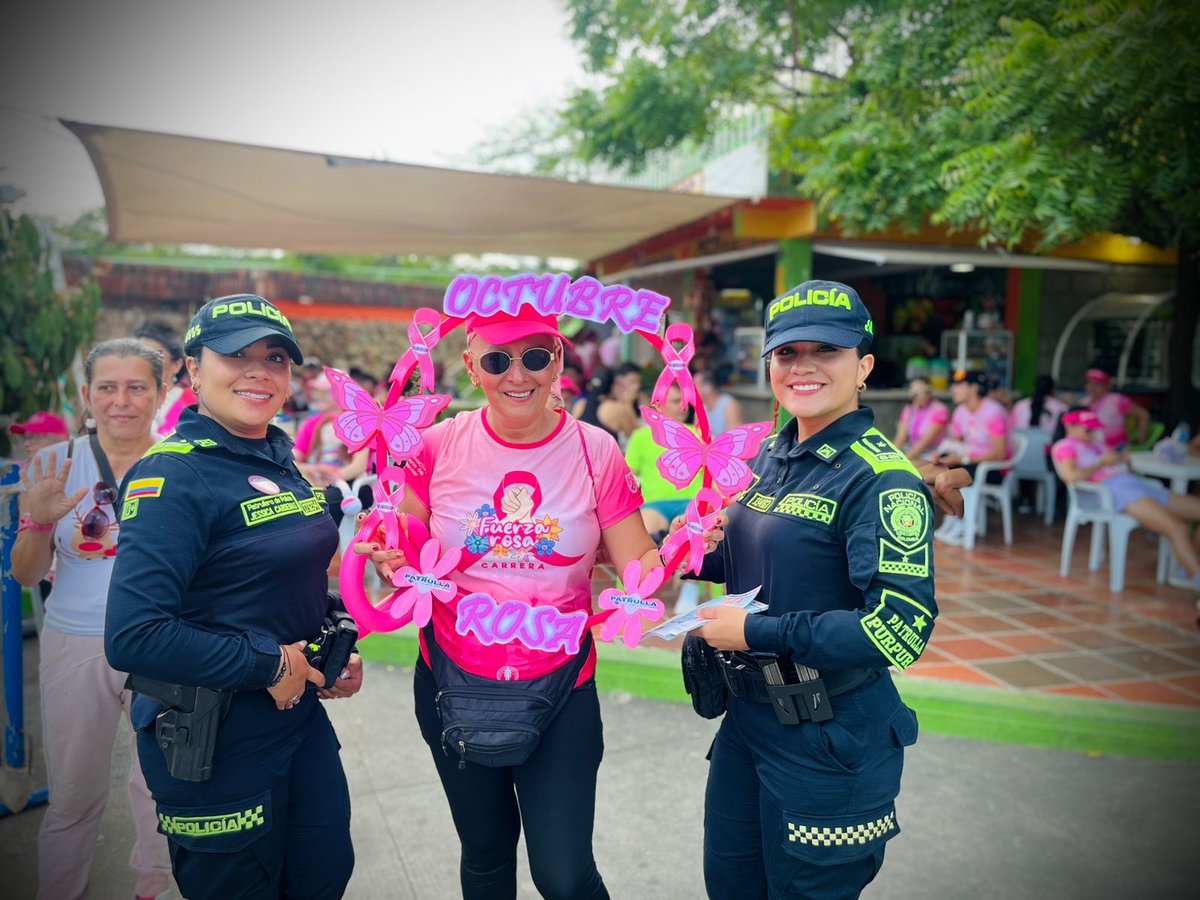 PoliciaCucuta's tweet photo. 🌸🚔 En el marco de la Estrategia, Mujer, Familia y Género #EMFAG, nuestra #PatrullaPúrpura participó en la #CarreraRosa sensibilizando a la comunidad sobre la prevención de la violencia intrafamiliar. 🟣👮🏻♂️👮🏻♀️
@ServicioPolicia https://t.co/MLbqJcUyZo