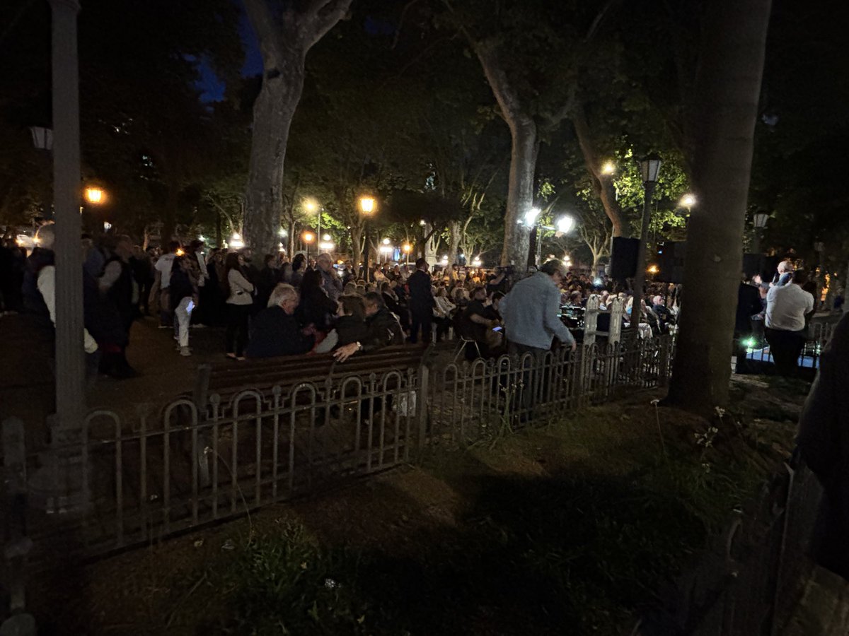 dinafernandezch's tweet photo. Excelente la inauguración del comité de  la 40 y Alianza País @JavierGarcia_Uy @sergiobotana @alianzapaisuy @PNACIONAL https://t.co/ykjQaV4afs