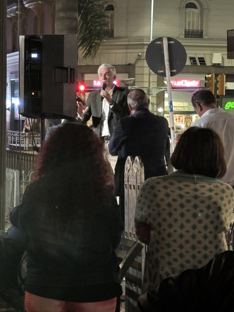 dinafernandezch's tweet photo. Excelente la inauguración del comité de  la 40 y Alianza País @JavierGarcia_Uy @sergiobotana @alianzapaisuy @PNACIONAL https://t.co/ykjQaV4afs
