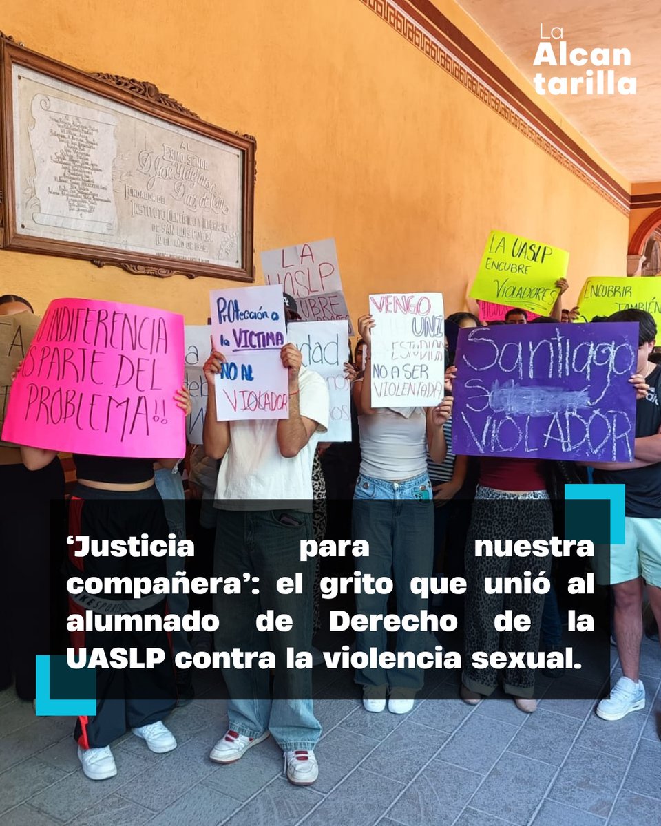 alcantarilla_mx's tweet photo. 🧐Estudiantes de la Facultad de Derecho de la UASLP marcharon para exigir justicia tras la agresión sexual contra una alumna dentro del propio plantel.
🔗https://t.co/dPBXqBHefd

#LaAlcantarillaSLP #NiUnaMás https://t.co/D6Z8Qe3HUI