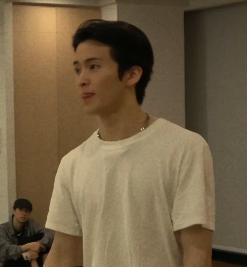 🕷️ AU UPDATE (@twinkhae) on Twitter photo 