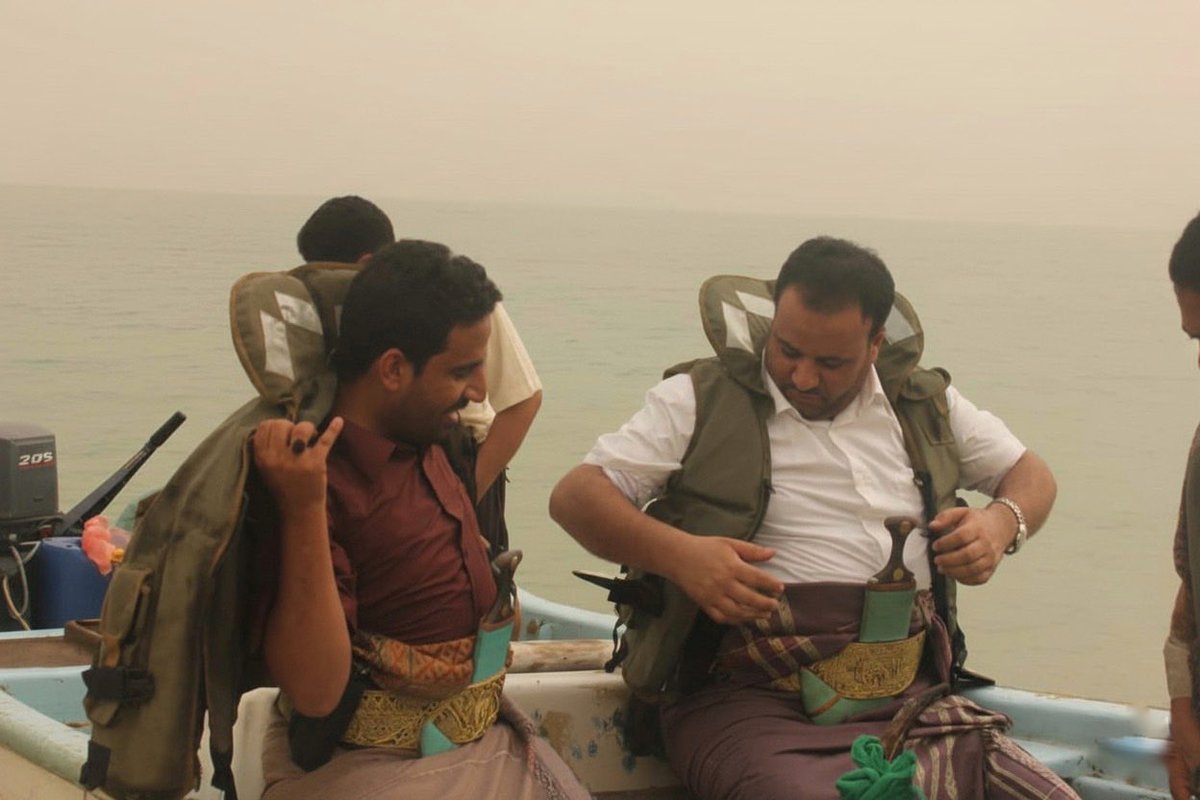 {وَلاَ تَحْسَبَنَّ الَّذِينَ قُتِلُواْ فِي سَبِيلِ اللّهِ أَمْوَاتاً بَلْ أَحْيَاءٌ عِندَ رَبِّهِمْ يُرْزَقُونَ}

رئيس الجمهورية الشهيد/ 
صالـح علـي الصـمـاد "ابو الفضـل" 

رئيس هيئة الأركان العامة الشهيد/
محمد عبدالكريم الغماري "السيد هاشم" 

 #شهداؤنا_عظماؤنا 
#الصماد #الغماري