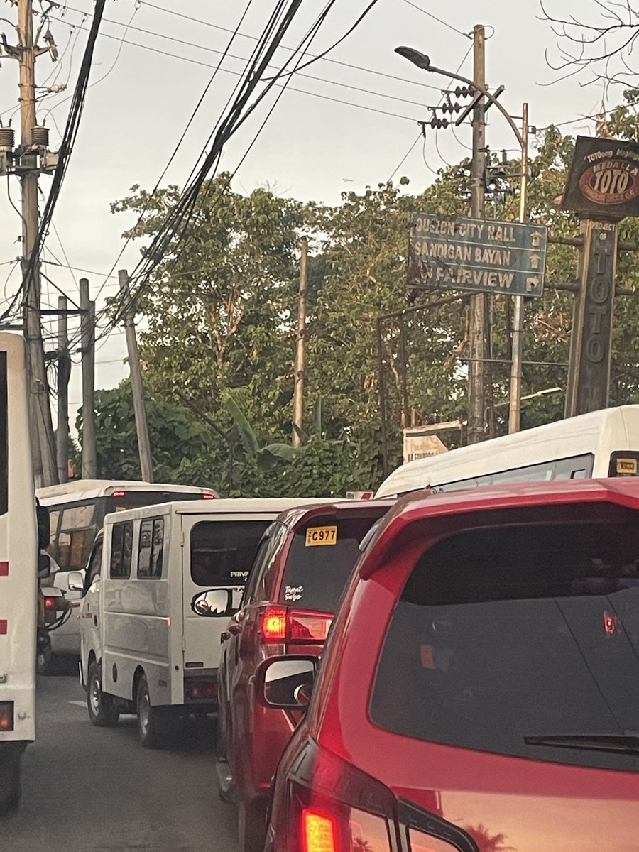 lee_prince's tweet image. worst ang traffic dyan sa payatas litex road corner soliven!! oras ng pasok ng mga estudyante at mga manggagawa, sumasabay mga truck ng basura atbp!! God, gawan niyo naman ng mas mas matalino, epektibo at mabisang traffic scheme dyan sa lugar!! 
#dotr 
#mmda 
#lto 
#QC