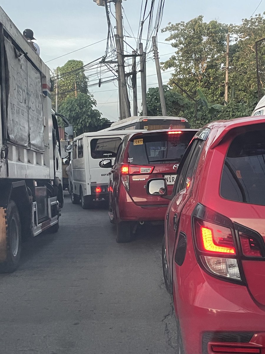 lee_prince's tweet image. worst ang traffic dyan sa payatas litex road corner soliven!! oras ng pasok ng mga estudyante at mga manggagawa, sumasabay mga truck ng basura atbp!! God, gawan niyo naman ng mas mas matalino, epektibo at mabisang traffic scheme dyan sa lugar!! 
#dotr 
#mmda 
#lto 
#QC