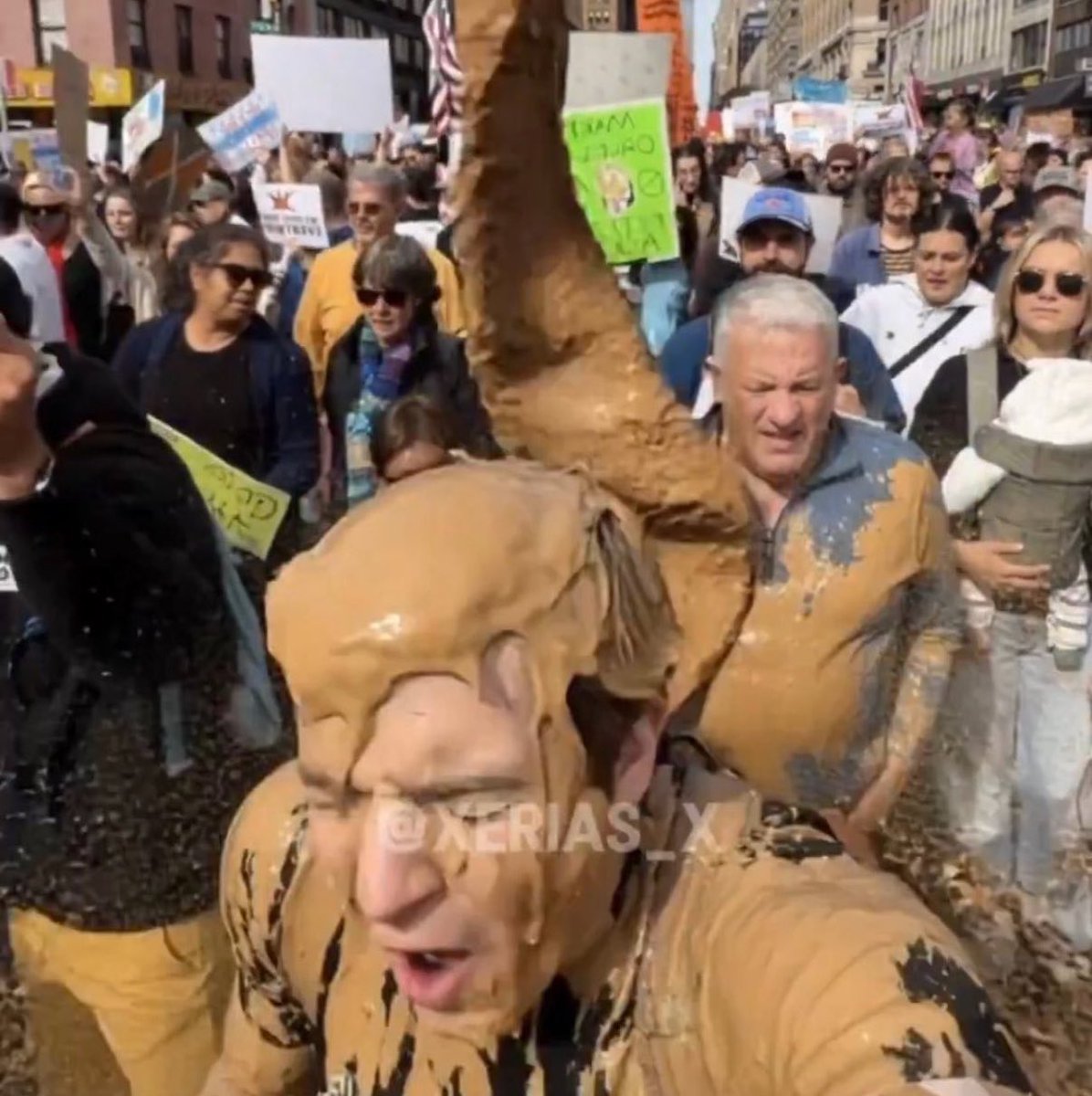 BREAKING 🅱️

Harry Sisson is DEMANDING for conservatives to condemn Trump for posting the ai video… 

👀