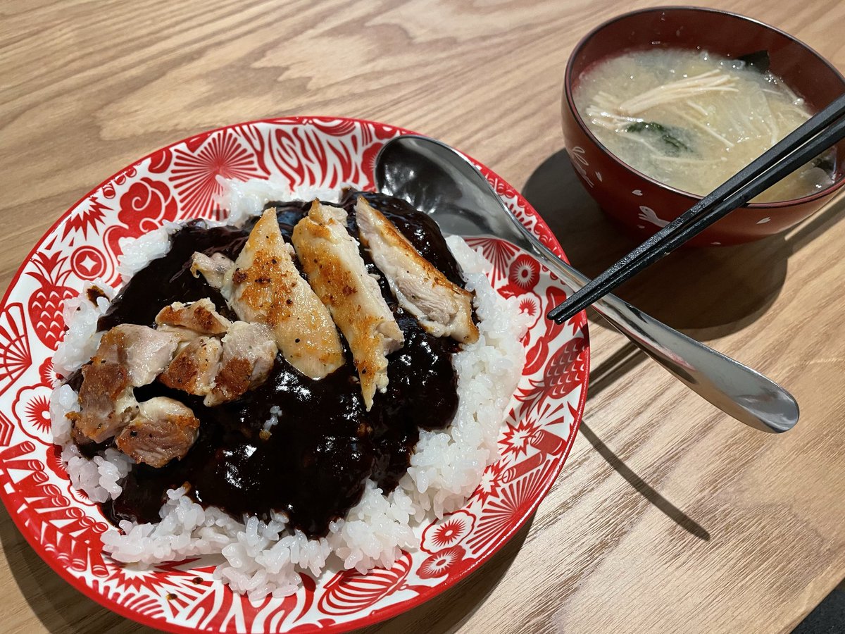 単身赴任おじさんの月曜日の晩御飯はパリパリチキンカレーとお味噌汁