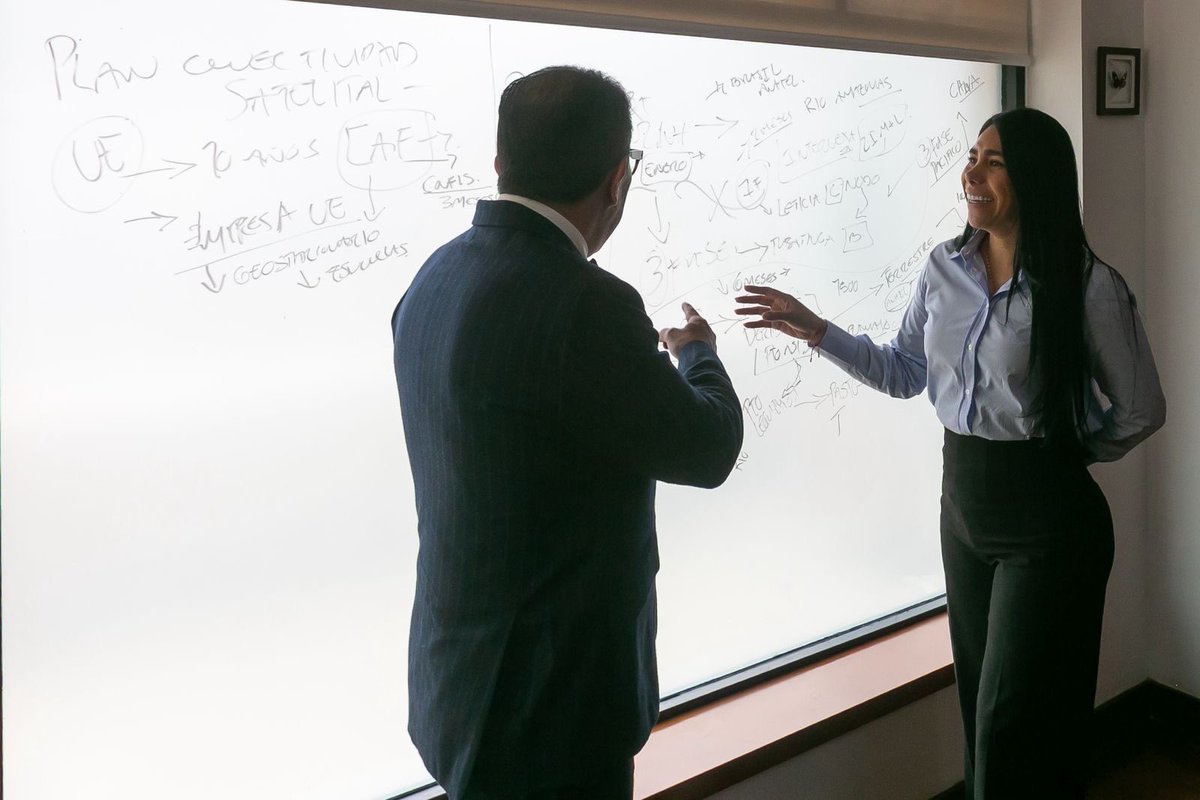 Hoy conversé con <a href="/fernegretep/">Jorge Fernando Negrete P.</a> de <a href="/dpl_group/">DPL Group</a> de los retos y oportunidades del sector TIC en Colombia y su desarrollo en América Latina.

Compartí mi visión sobre la importancia de conectar a las regiones más apartadas, fortalecer la capacitación en habilidades digitales y los