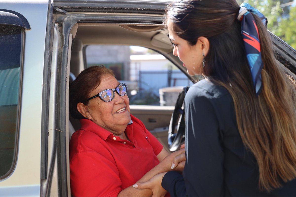AndreaChavezTre's tweet photo. Regresamos a la Colonia Juárez en Casas Grandes para seguir ayudando. En total donamos 28 toneladas de block, 33 toneladas de cemento, 4 de cloro, láminas, polines y palas, entre otros materiales. 

Un granito de ayuda para reconstruir los hogares de las familias afectadas. https://t.co/FWN2udycHu
