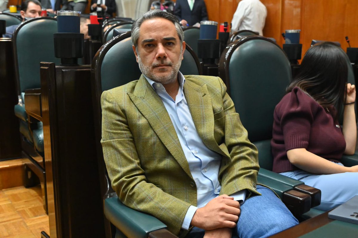 📰Proponen cárcel por difundir actos violentos sin auxiliar a víctimas

➡️El Grupo Parlamentario del #PAN en el #CongresoEdomex propuso penalizar esta conducta con hasta un año de prisión y 120 días multa.
➡️La iniciativa señala que la necesidad de capturar el momento y difundir