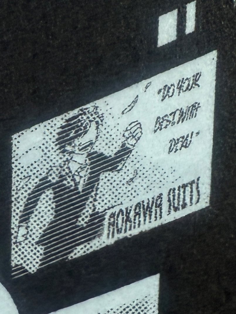 Tianaπ | happy lil krbk! (@tjmax_15) on Twitter photo I have never noticed this!!!!! The little suit sponsorship in the background?!?!? Omg!!!! Midoriya really is THAT man!!! I have never noticed this!!!!! The little suit sponsorship in the background?!?!? Omg!!!! Midoriya really is THAT man!!!