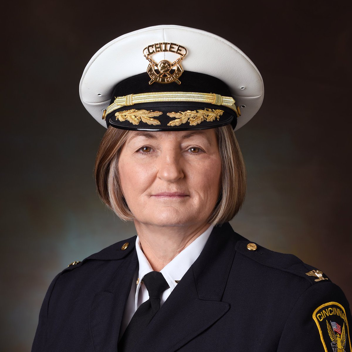 🚨 BREAKING: Left-wing Cincinnati Police Chief Terri Theetge placed on LEAVE and under INVESTIGATION following her anti-white behavior.

She is on administrative leave "pending an internal investigation on the effectiveness of her leadership in the Cincinnati Police Department."