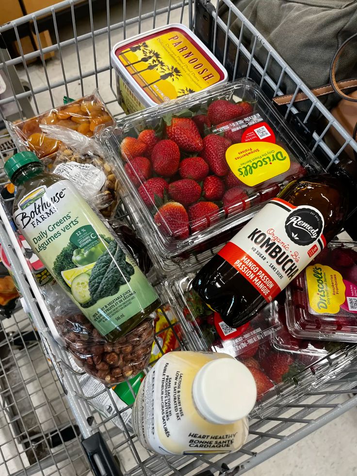 sa456devg's tweet image. I came to the supermarket today and I’m very happy. I bought many things, including very fresh and good vegetables and fruits, which are great for health.#healthylifestyle , #healthyfruits ,#healthyvegetales