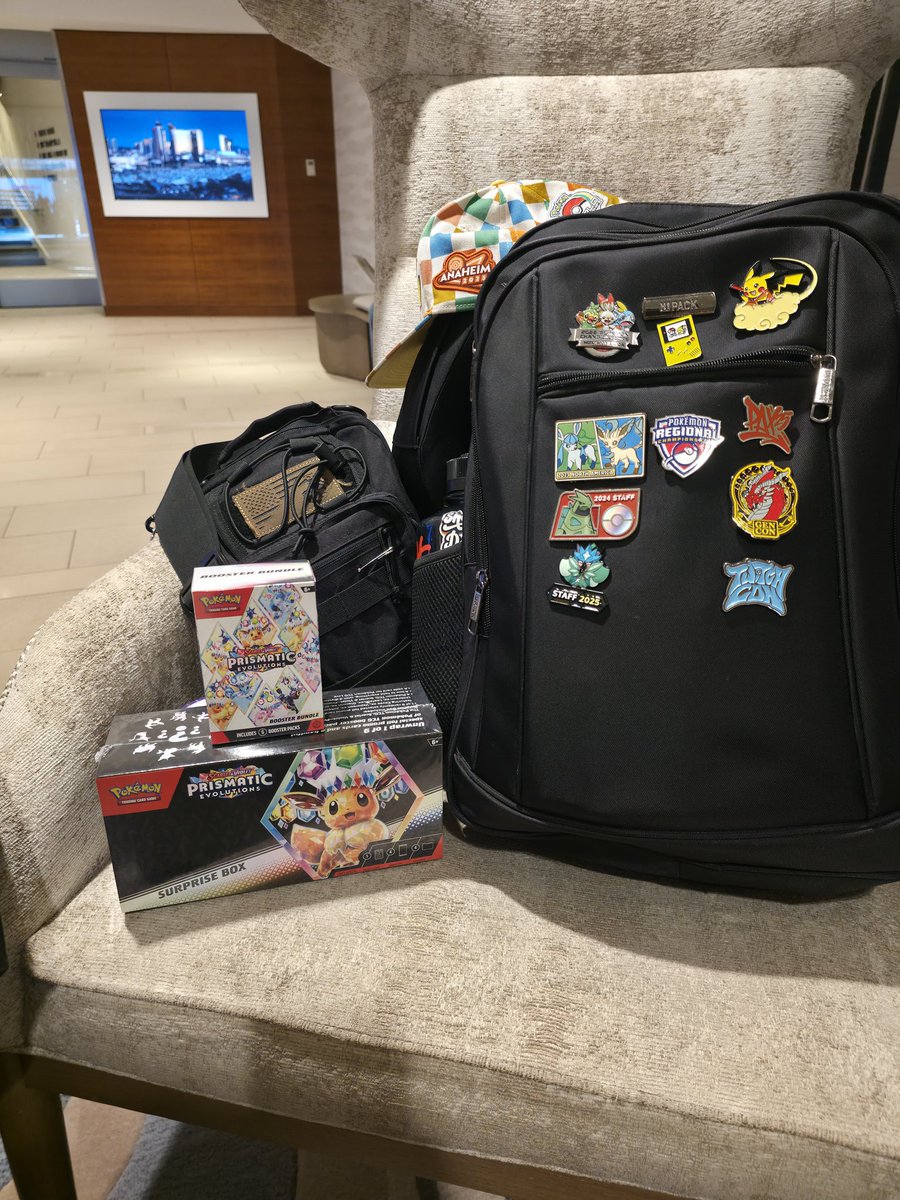 Shawntaylorjr89's tweet photo. Heading out of San Diego.. gonna be chillin at the airport so I figured why not crack some Prismatic ✨ Will I hit 🎯 or will I regret it ⁉️ #prismaticevolutions #pokemon #judgecomp #freecards https://t.co/BiN0UQpC65