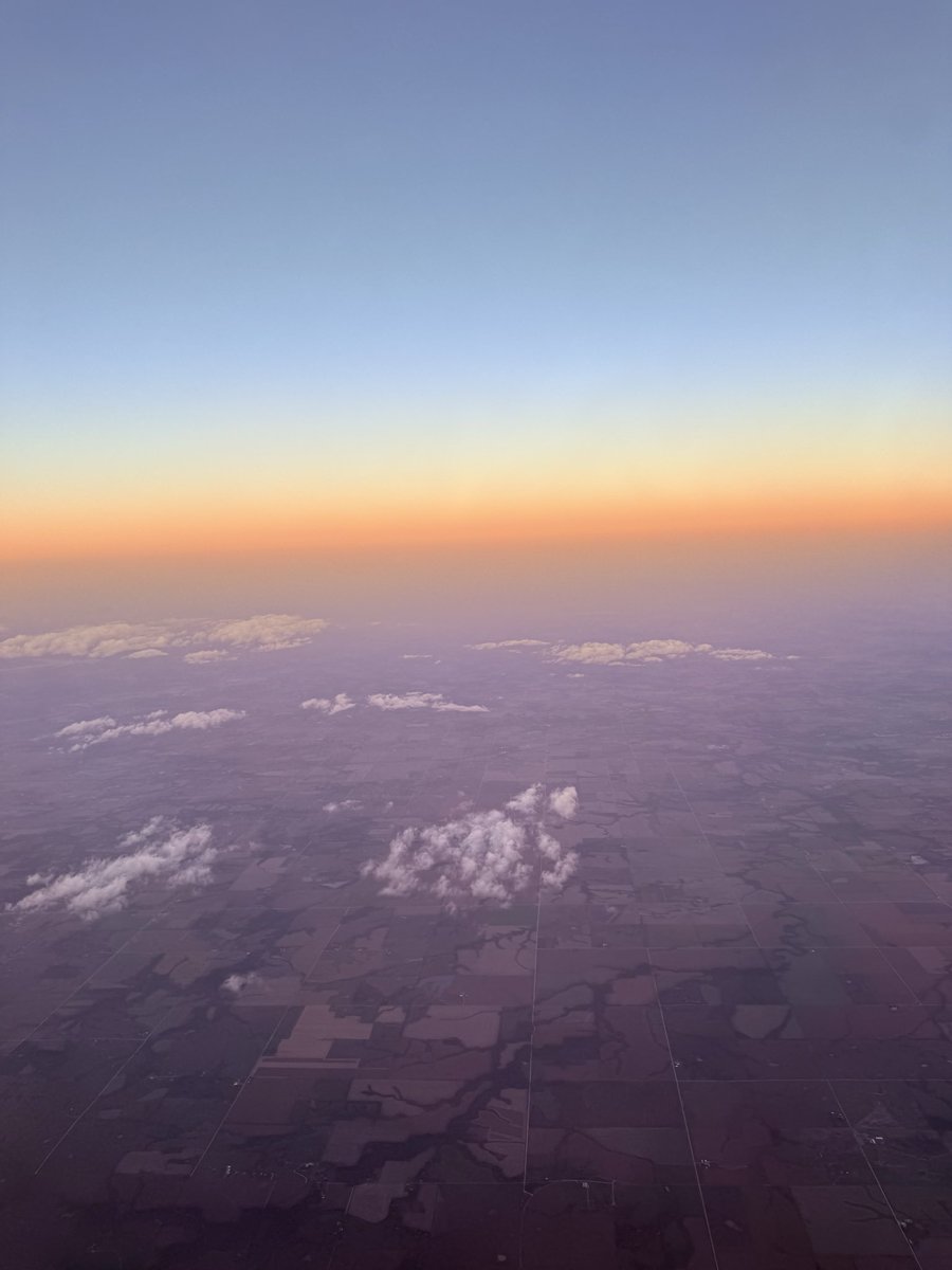 KC_TC6's tweet image. @fox4wx #SunsetAlert from 30,000 feet 🛬