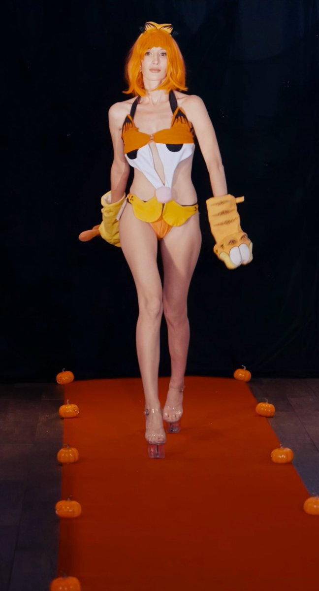vi_schap's tweet photo. @wisepissmage I dressed up as the Garfini for Hawaii’s Halloween Runway Show. 

Thank you @wisepissmage &amp; @dumbitchjuce for the inspiration. My friend Amber sewed the costume in 3 days following along with your picture. https://t.co/BOWvz616aY