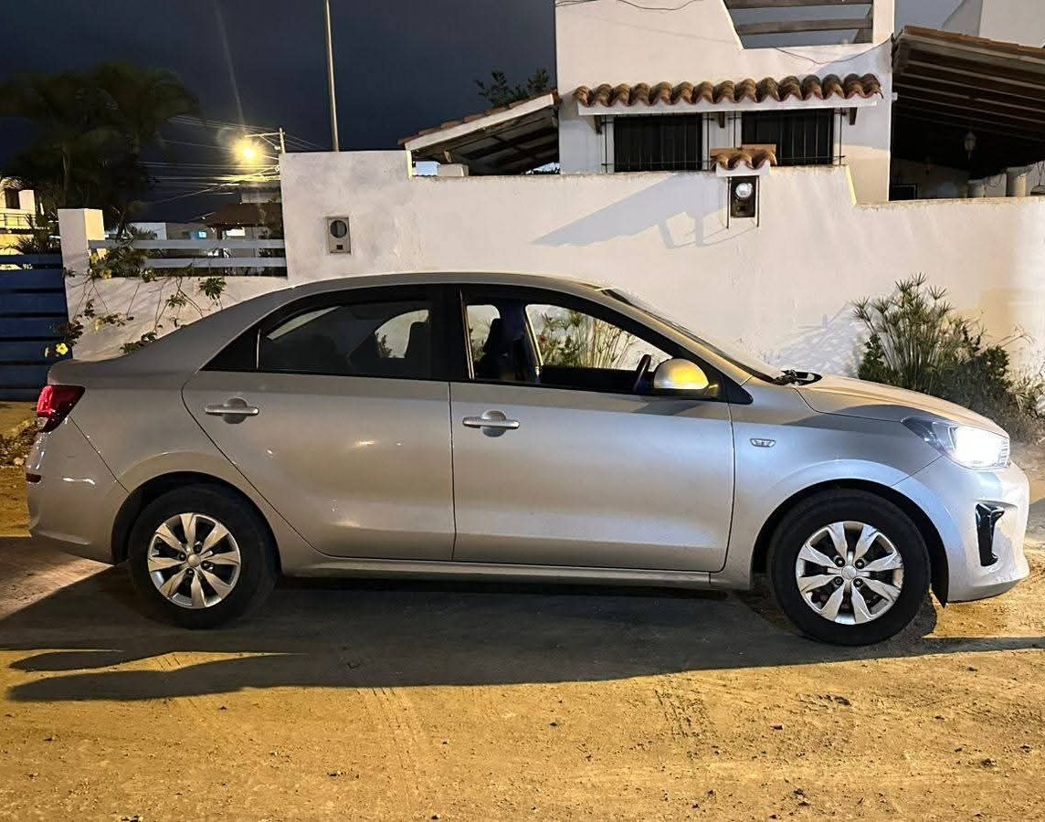 Por robo de vehículo, bajo modalidad asalto y secuestro, se aprehendió a dos personas, uno de ellas con antecedentes por receptación y tráfico ilícito de sustancias sujetas a fiscalización.

Durante el operativo se recuperó un vehículo