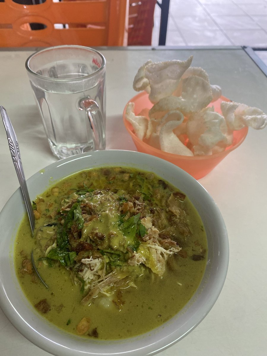 winda_DLY's tweet photo. me time kilat sarapan sendiri ke pasar😅 https://t.co/xNMOy0f1r1