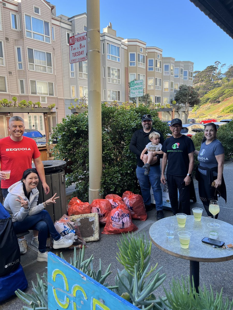 RefuseRefuseSF's tweet image. Couldn’t ask for better weather for an afternoon beach cleanup with Sequoia Real Estate.

6 of us cleared 7 bags of trash in under 1.5 hours and left the already pretty clean beach and surrounding area absolutely spotless.

Always more to clean, let’s keep it going ya’ll!