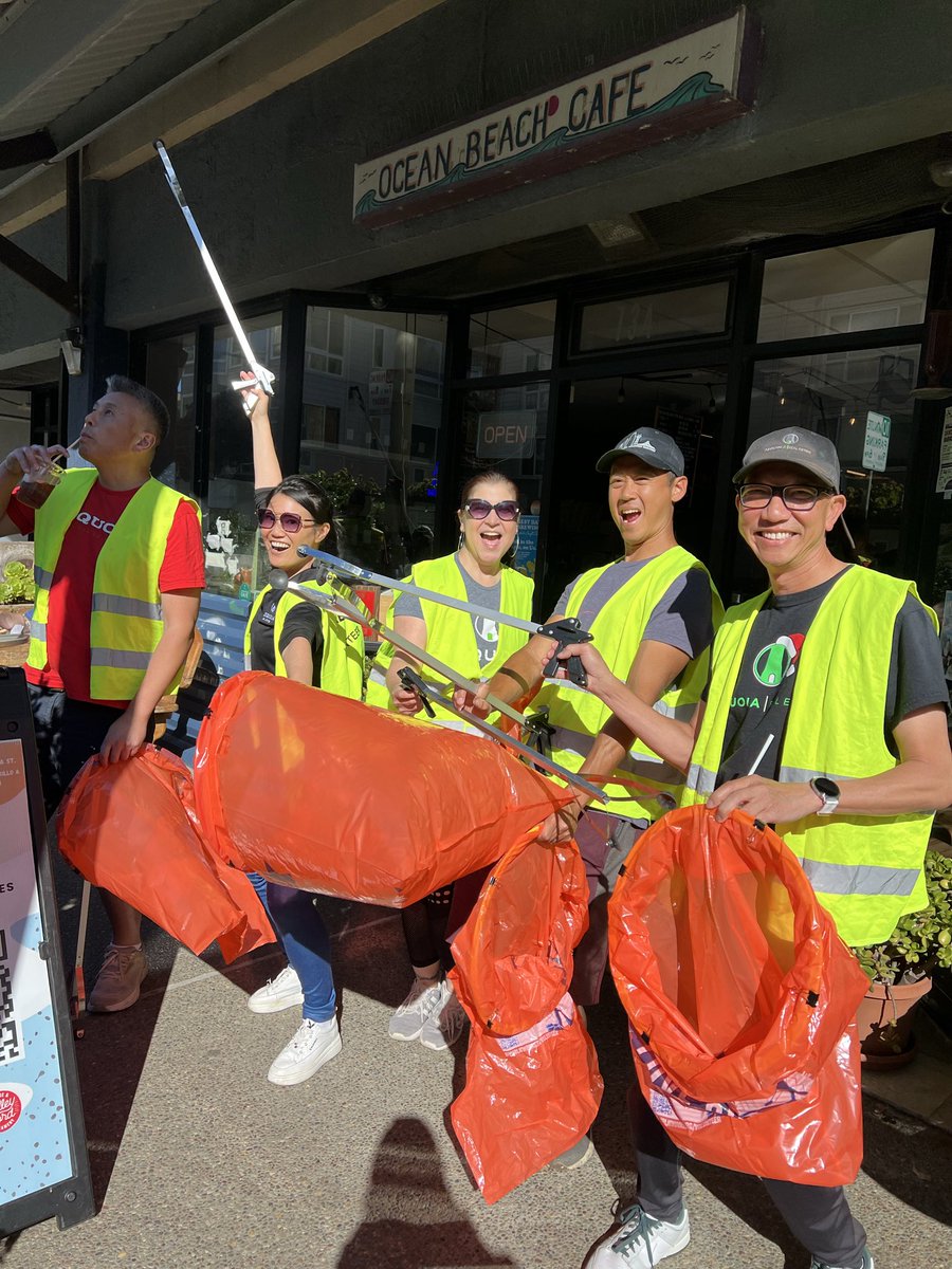 RefuseRefuseSF's tweet image. Couldn’t ask for better weather for an afternoon beach cleanup with Sequoia Real Estate.

6 of us cleared 7 bags of trash in under 1.5 hours and left the already pretty clean beach and surrounding area absolutely spotless.

Always more to clean, let’s keep it going ya’ll!