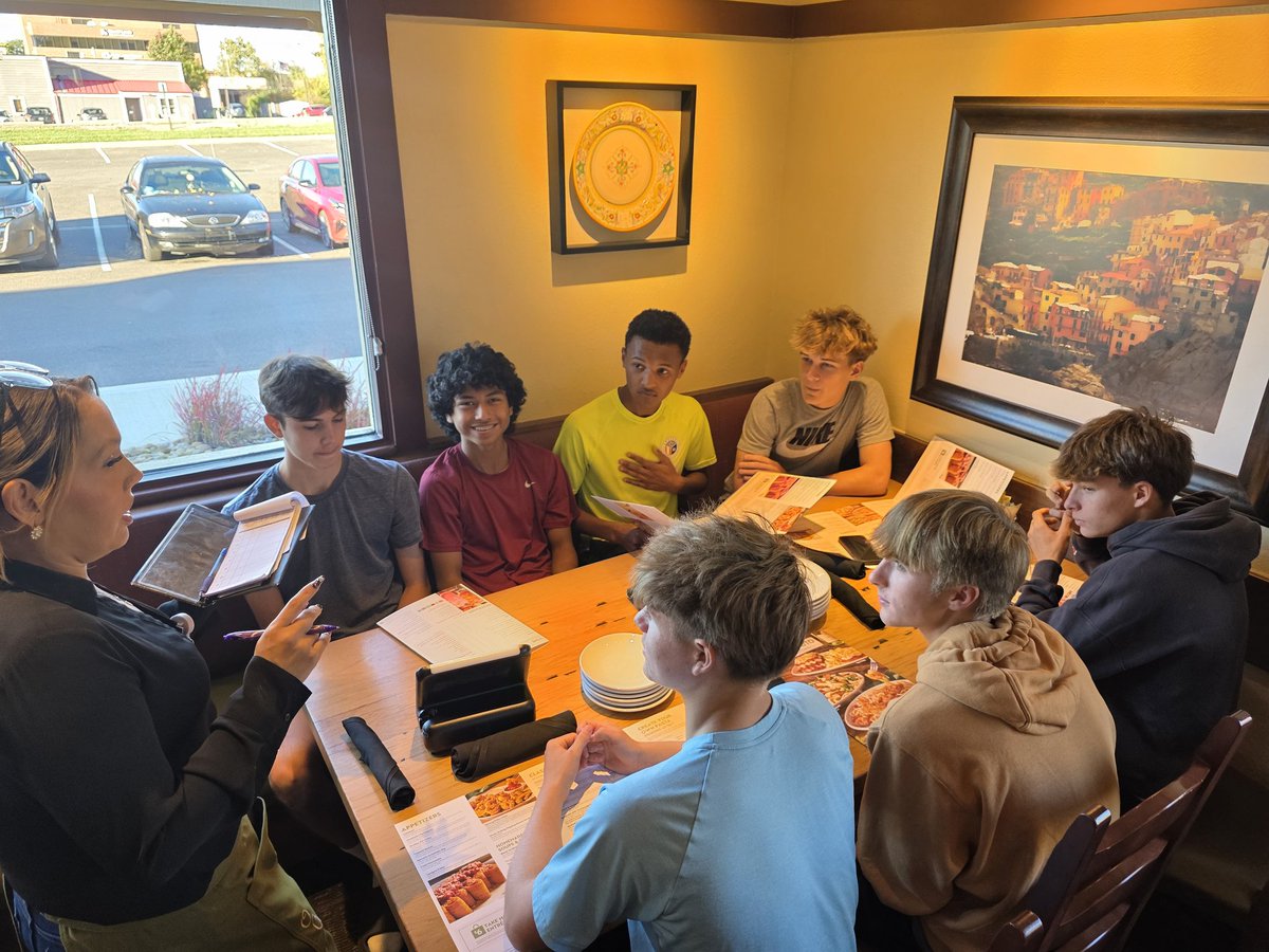 District Semi's Tourney Dinner!
Thank you Olive Garden for hosting and fueling our guys up for tomorrow night's match!👊