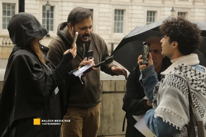 19 October 2025 – Baloch Diaspora Protests Outside 10 Downing Street. <a href="/SafinaKhann/">Safina Khan</a>, a Pakistani ISI Agent, Tried to Disrupt the Event with Two Other Men.

More images: aomarkarim.com/baloch-diaspor…

Photo: <a href="/Balochmediahub/">Baloch Media Hub</a>
#ZehriUnderSiege #StopBalochGenocide