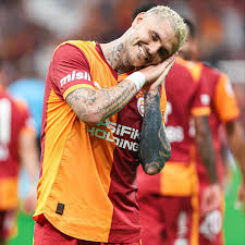 Mehmet Özcan: Mauro Icardi, kariyerine Galatasaray’da devam etmeyi istiyor. 3 yıllık yeni sözleşme bekliyor ve 6 milyon euro civarında bir maaşla fedakârlık yapmaya hazır. 💛❤️

Sizce yönetim bu şartlarda Icardi ile devam etmeli mi?