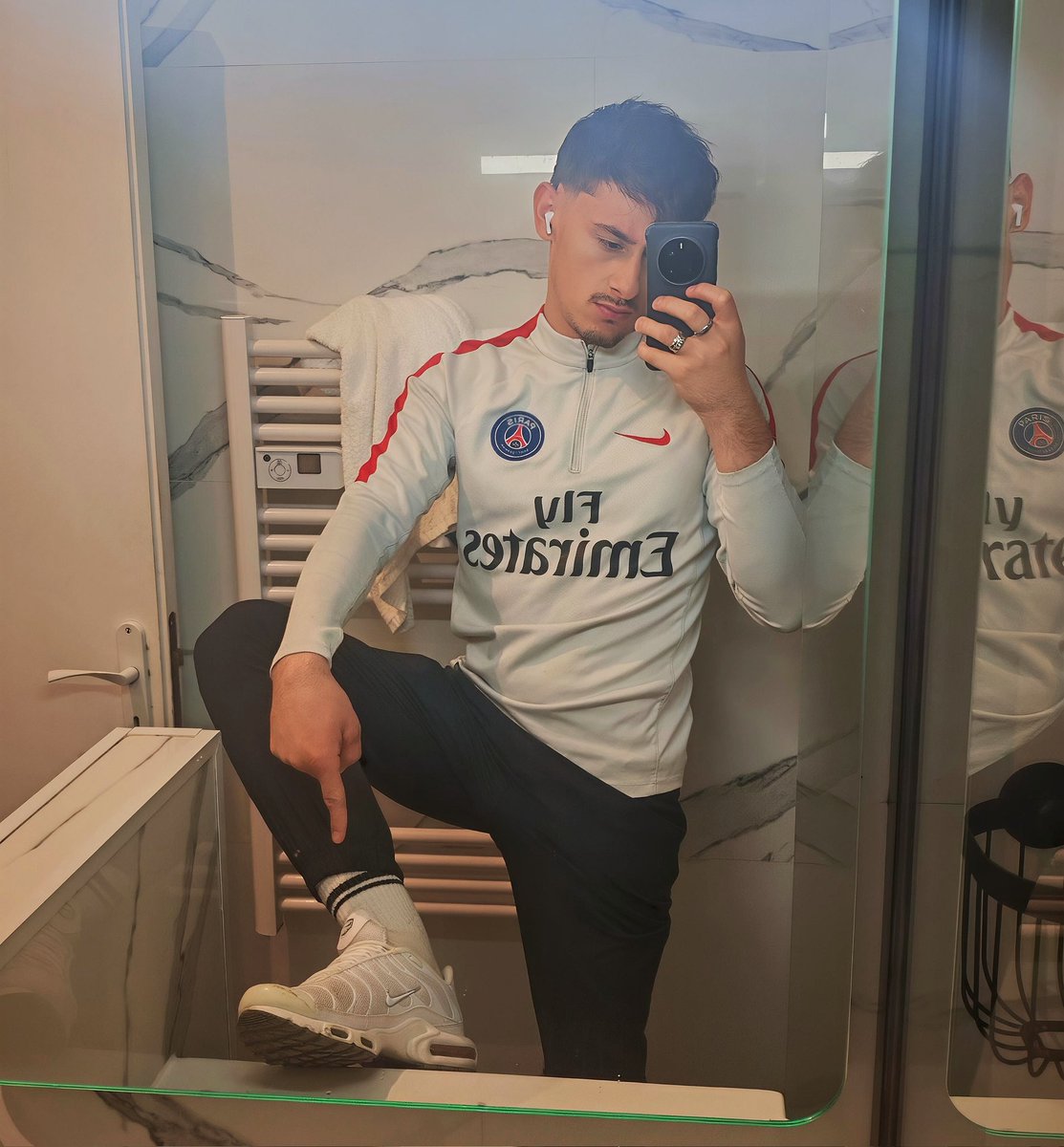 Alexirney's tweet image. Chudai 🥵