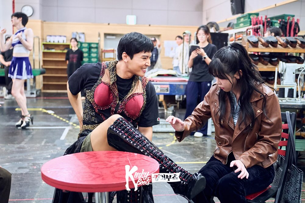 𝐄𝐕𝐄𝐑𝐘𝐁𝐎𝐃𝐘 𝐒𝐀𝐘 𝐊𝐈𝐍𝐊𝐘 𝐁𝐎𝐎𝐓𝐒! ㅣ
킹키부츠 | 연습실 포토 공개 📸

𝗟𝗢𝗟𝗔 | #백형훈