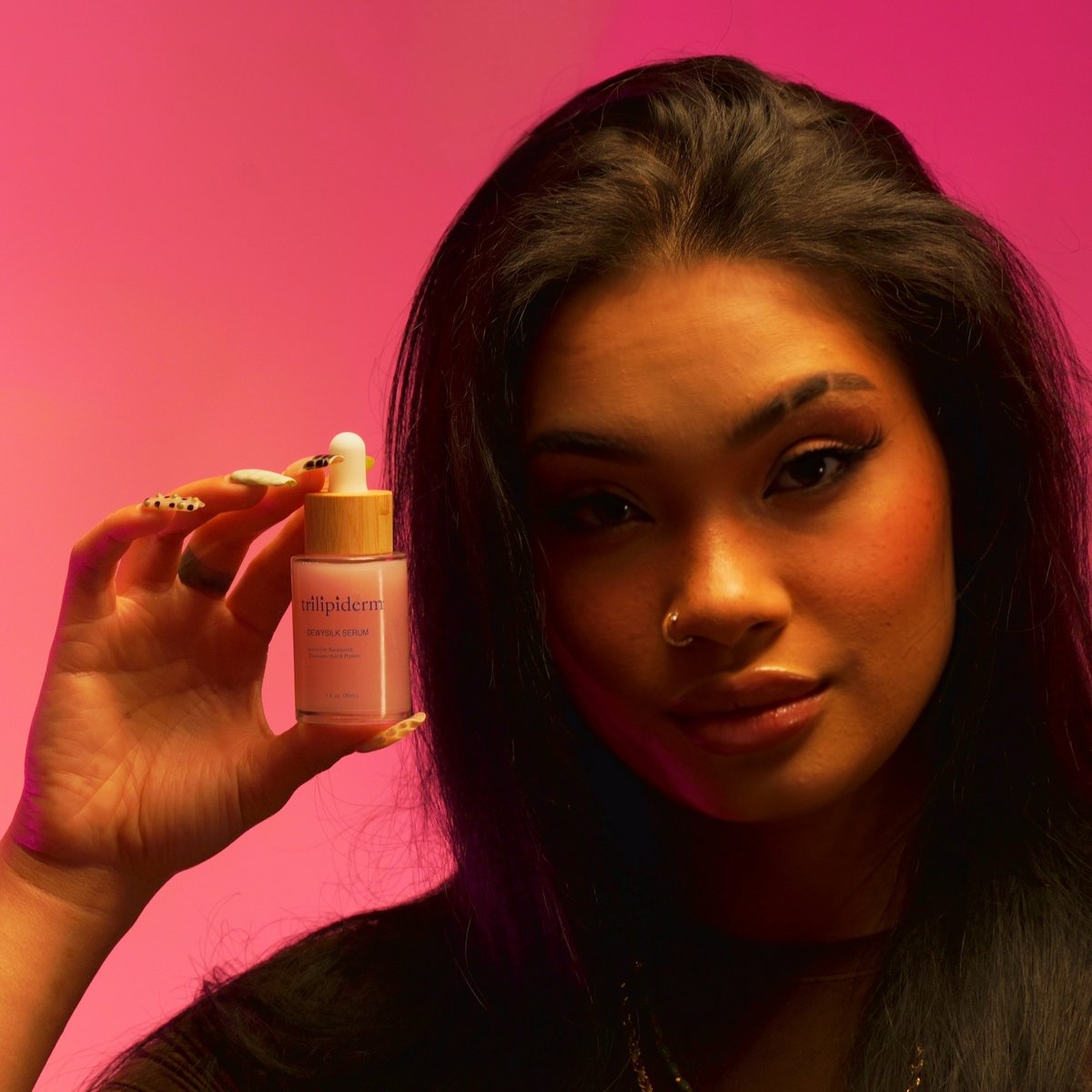 trilipiderm's tweet image. meet the ingredient redefining glass skin ✨
#trilipiderm #dewysilkserum #skincareroutine #tranexamicacid #glassskin #hyperpigmentation  #skincarereels #skincaretips #benefitsoftranexamicacid #activeskincare #barrierrepair #skincaretips #skincarebrand