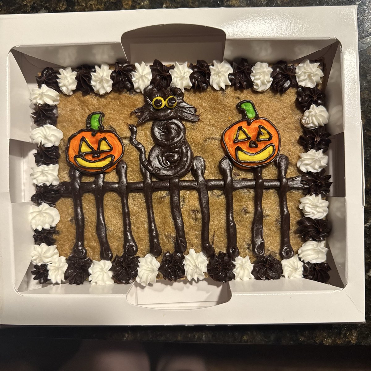 Look how cute this cookie is for Halloween!!! 🎃 🐈‍⬛