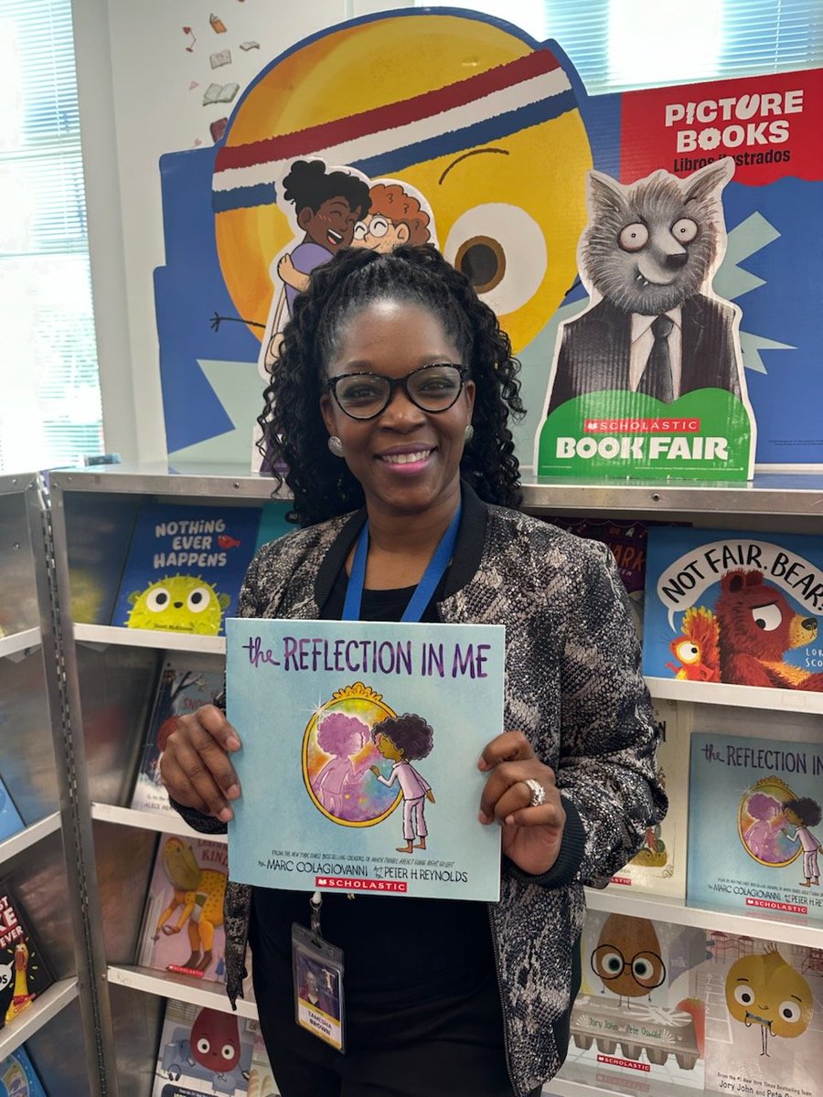 When the Book Fair arrives at your campus and you feel like a kid again. 📚 ❤️ #findjoyinreading