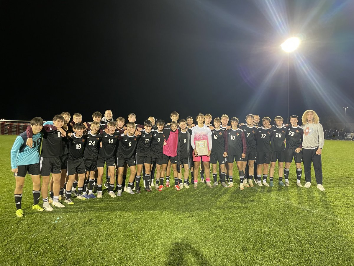 👏🏆Congratulations to De Pere and Sheboygan North.

FRCC Boys Soccer Co-Champions!
🎵This is 2-straight for Sheboygan North and 3rd overall in the FRCC.
🎵This is also De Pere's third overall FRCC title and 1st since 2011.
🔗to standings and results:  frccathletics.com/sports/soccer-…