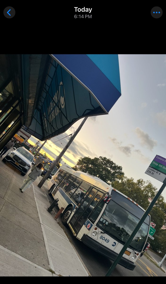 choc713's tweet image. @MTA 6pm the bus went #Notinservice 6:12pm #NOTINSERVICE 💁🏾💁🏾💁🏾💁🏾💁🏾they ride allllllllll the way back freely everyday all day this is sad then u took the limited away whyyyyyyyy