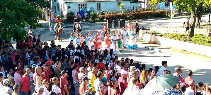 AbelTamayo37871's tweet image. Homenaje esta mañana en #BueyArriba por el día de la cultura cubana.
#PoderPopular
#LaPatriaEnMiVoz
