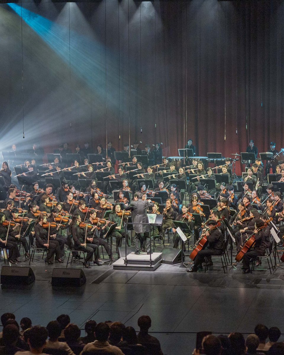 #ACC공연

📌2025 ACC 시민오케스트라
 
158명의 시민 연주자가 9개월간 쌓아온 음악의 여정,
클래식·뮤지컬·영화음악을 넘나드는 감동의 무대로 이어집니다.
 
✔일시:2025. 11. 2.(일) 17:00
🔗 acc.go.kr/main/performan…

#국립아시아문화전당 #acc시민오케스트라 #예술극장 #광주공연