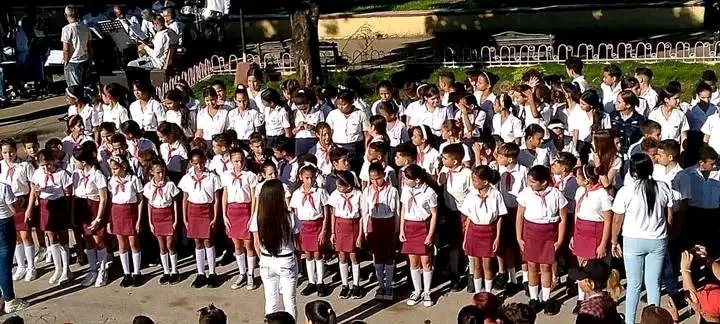 AbelTamayo37871's tweet image. Homenaje esta mañana en #BueyArriba por el día de la cultura cubana.
#PoderPopular
#LaPatriaEnMiVoz