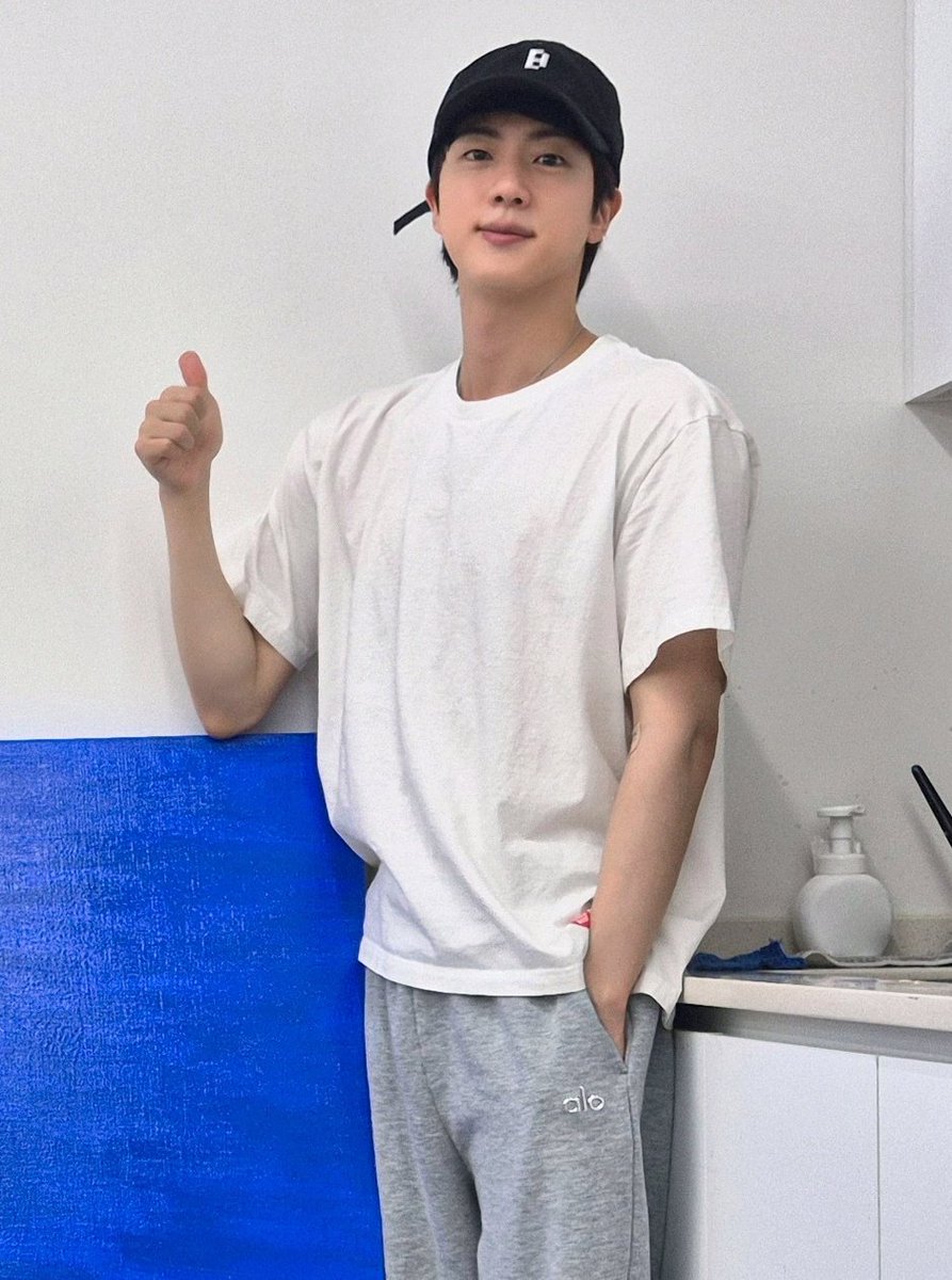 I’m voting #Jin for the #2025MAMAVOTE