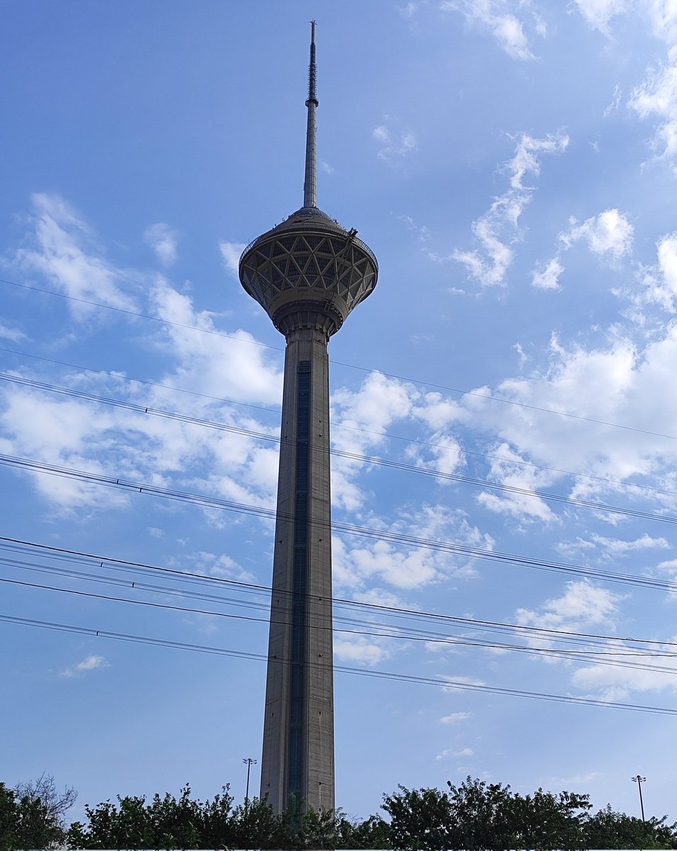 Man_manisamm's tweet image. Hi tehran 😸
.
.
.
#Tehran 
#Iranian 
#tower_milad 
#تهران 
#ایران
