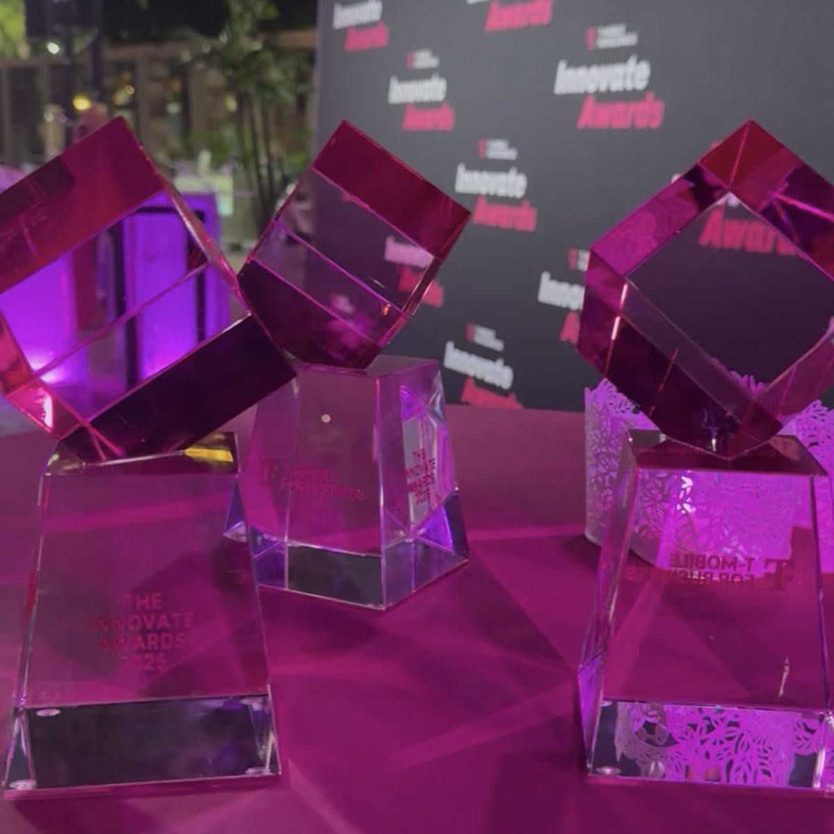 Chels_LA's tweet image. Live from the Innovate Awards✨
@Gladwell just announced the Tipping Point winner - talk about bold thinking that sparks real change.
Congrats South Walton Mosquito District! 🏆
Follow the impact @TMobileBusiness
Innovate25 | T-Mobile for Business Partner