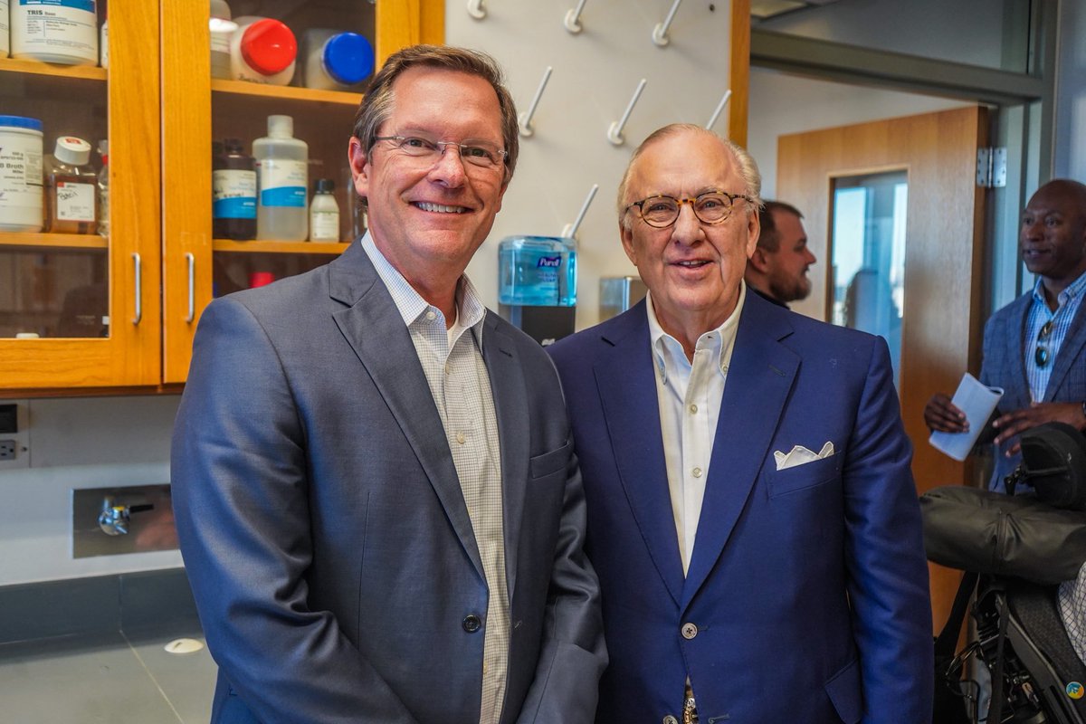 CSexton25's tweet image. Honored to tour @VanderbiltU’s ALS Research Center today with Gerald McCormick. This groundbreaking research gives hope to all of us. Proud of the innovation, the courage of the patients and the dedication of the researchers in this fight!