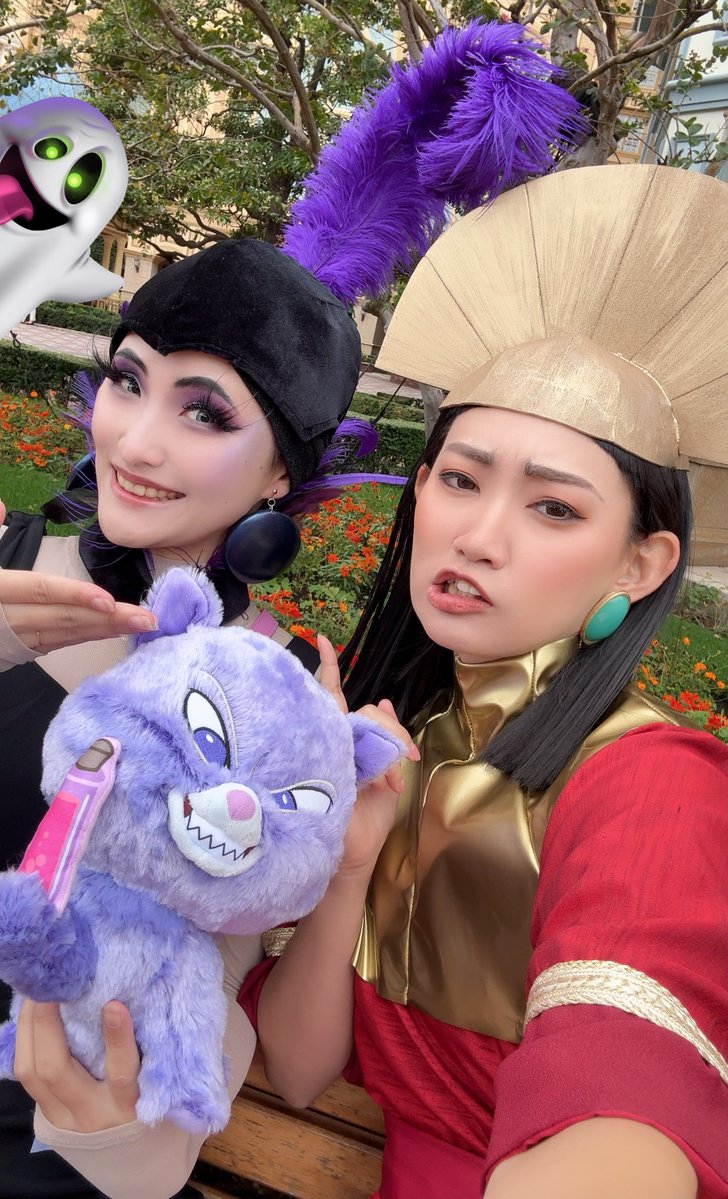 本日は念願の
🦙ラマになった王様🦙仮装
おとやクスコとちょこイズマ

東京ディ○ニーリゾートをクスコリゾートにリニューアルしようと思ってるんだよね〜

#Dハロ2025 
#Dハロ仮装