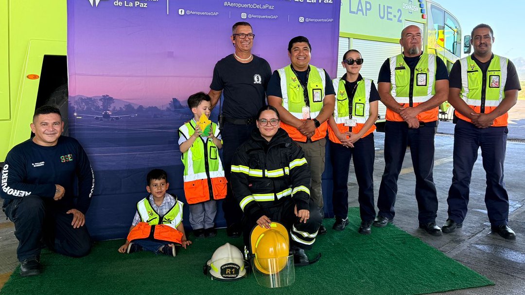 🏆 Hoy reconocimos a los ganadores del concurso infantil “Volando hacia un futuro más verde” en el #AeropuertoDeLaPaz.

Gracias a todos los pequeños artistas que nos inspiran a volar con la imaginación y cuidar el planeta. 🌎✈️💜