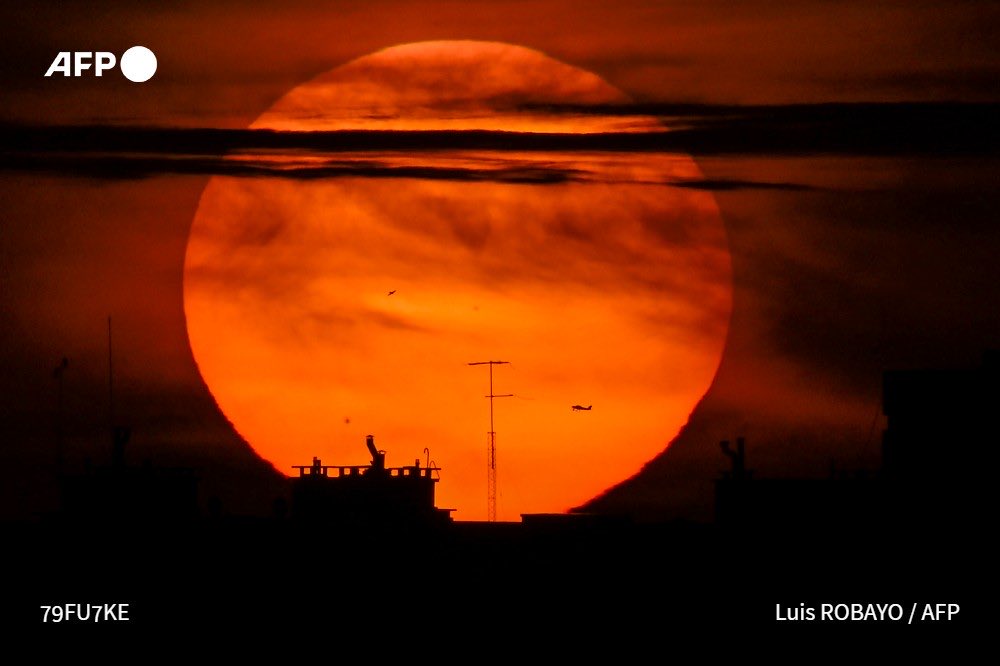 The sun sets in Buenos Aires on October 20, 2025.

By <a href="/LuisRobayo/">Luis Robayo</a> <a href="/AFPphoto/">AFP Photo</a> <a href="/AFP/">AFP News Agency</a>