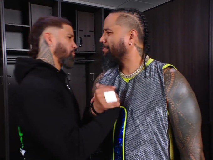 Jey and Jimmy are gonna team up in the Battle Royale, and Jey is gonna eliminate Jimmy when his back is turned. Bank on it.

#WWERaw