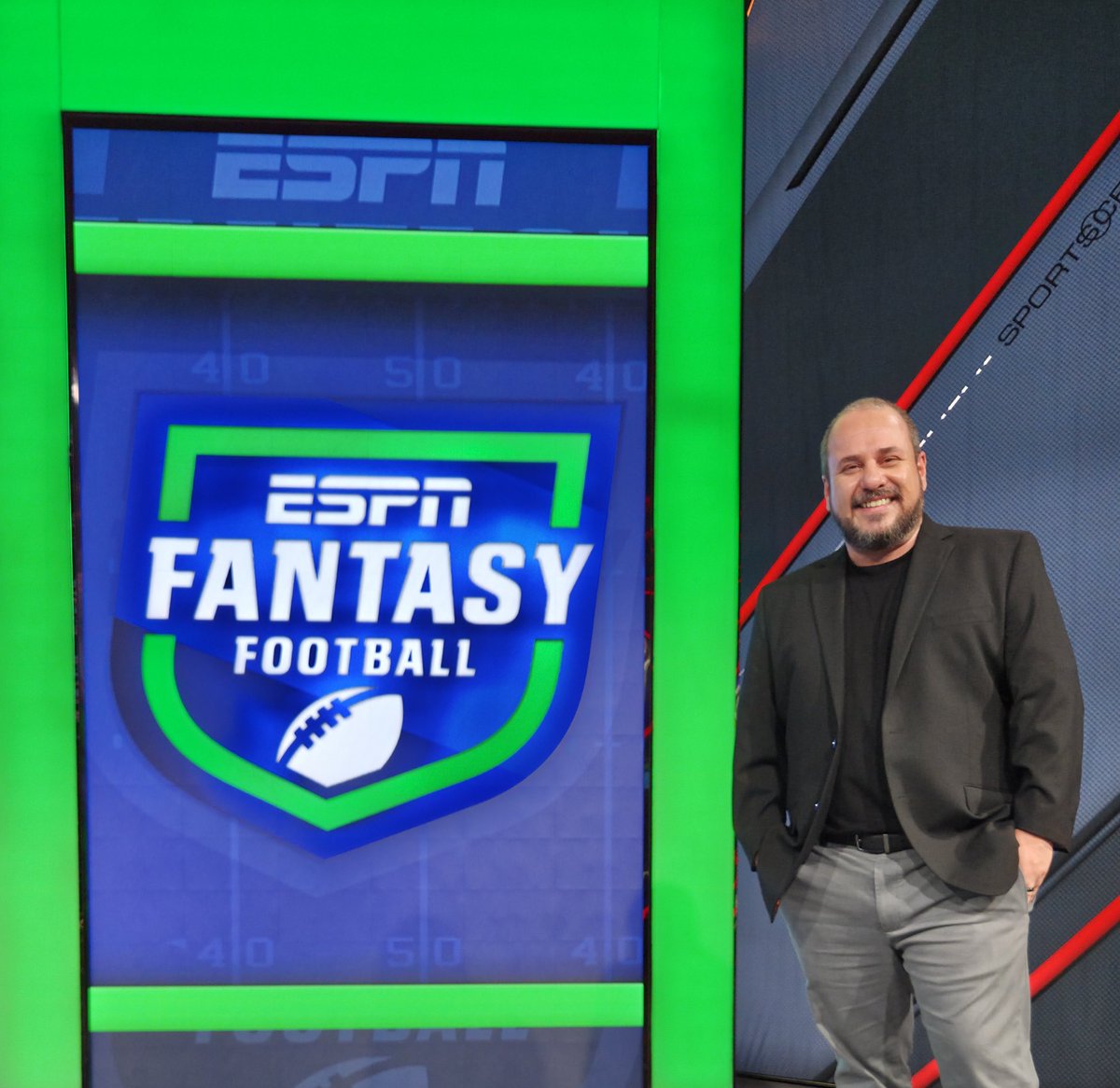 MGutierrezNFL's tweet photo. No se pierdan los lunes de Fantasy Football en Sportscenter. Nos vemos en la edición de las 8 pm. https://t.co/3IIbADzDZc