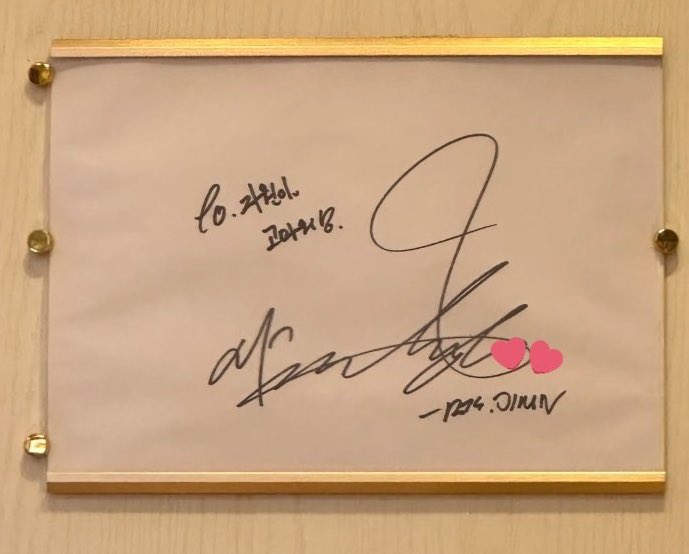 Jimin’s signature was recently seen at a Namsan tonkatsu restaurant 

🐥 To, Chahyeong, thank you.