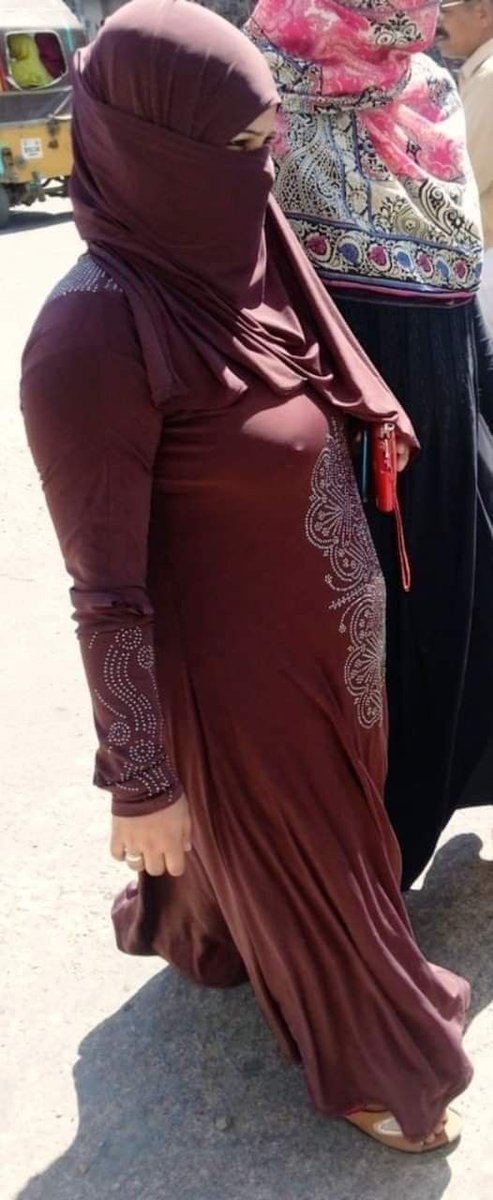 <a href="/ayesha8602/">Ayesha khan</a> Aise.
Pta hai aapko...mere mohalle me ek hijabi bhabhi rehti hai...par lagta hai wo hijab ke neeche bra nehi pehnti.
Wo jab raste pe chlta hai ...uski moti moti boobs uchalte rehte hai...ekdam cocaine lagti hai saali .
Dil krta hai pkr k chod dalu.
Aaphi aise office ja skti ho