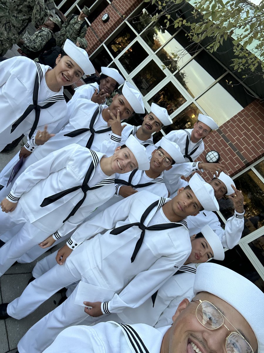 tupapidre's tweet photo. Anchors away https://t.co/DKS5dc5RU4